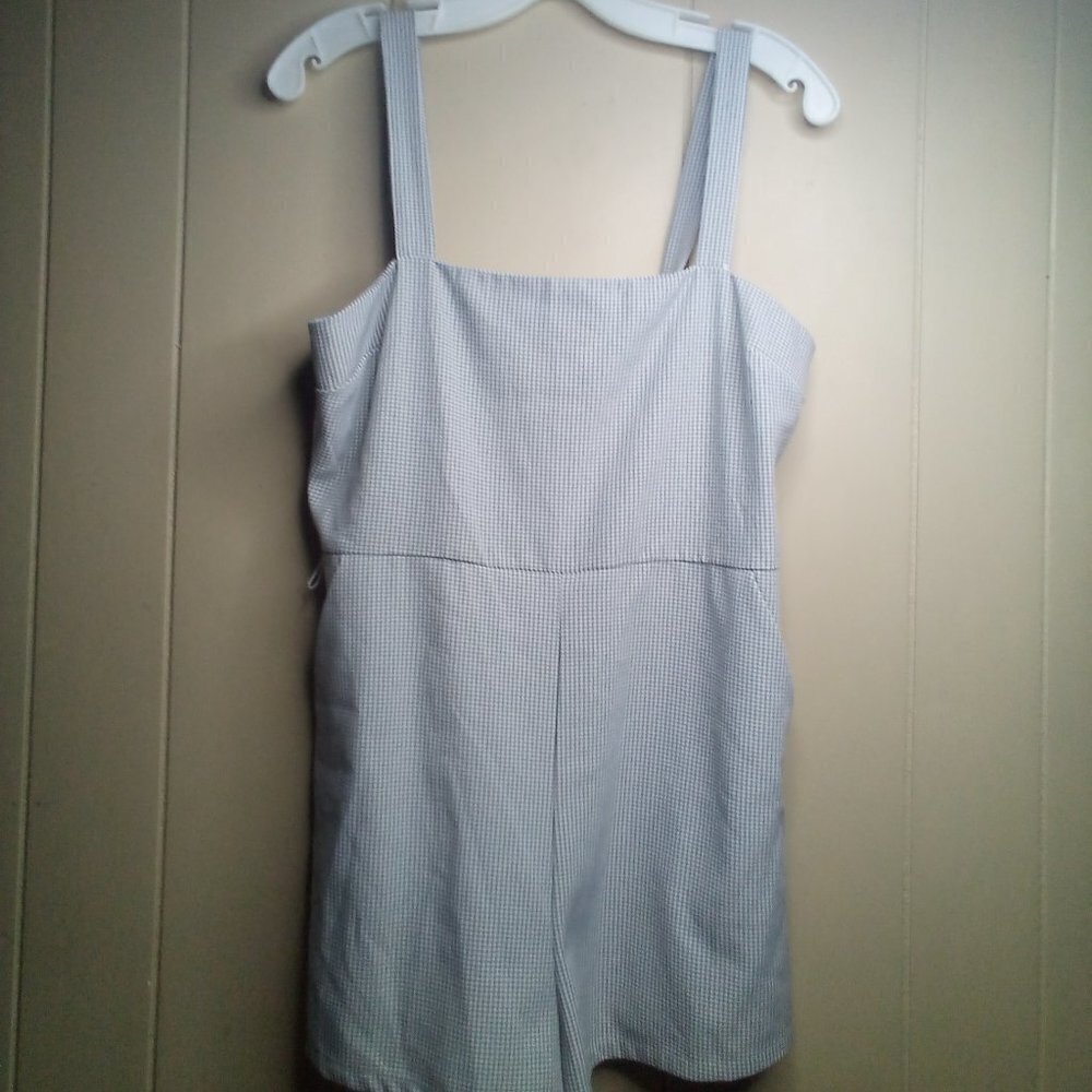 Forever 21 Jumpsuit Shorts M Sleeveless Gray Cream